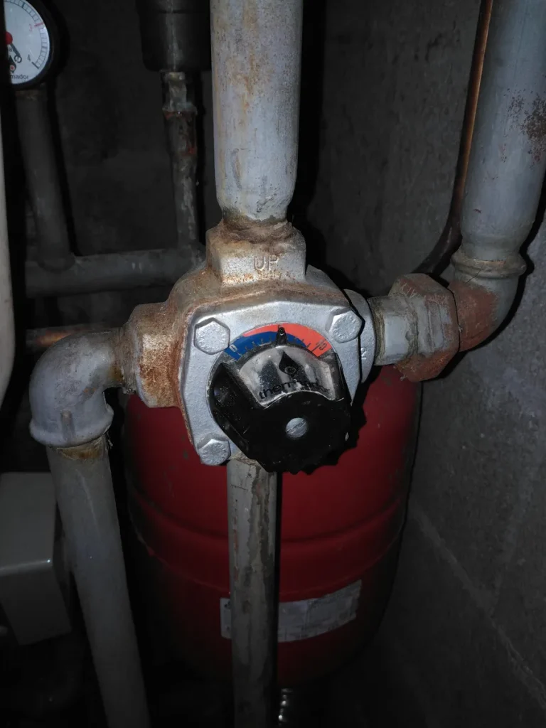 Réalisation de chauffage au fioul par Julien Plomberie, plombier à Pleuven